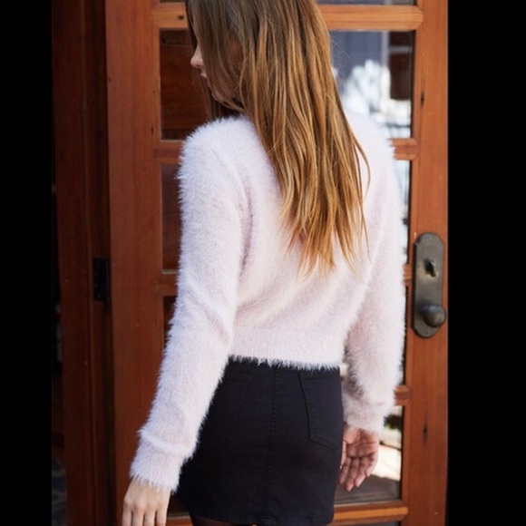 KENDALL & KYLIE PINK FUZZY CROP SWEATER SIZE SMALL - Picture 3 of 8